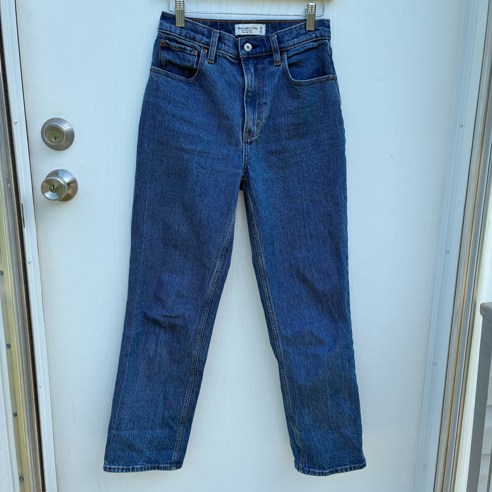 Abercrombie & Fitch 90s Straight Ultra High Rise Jean Size 26/2s